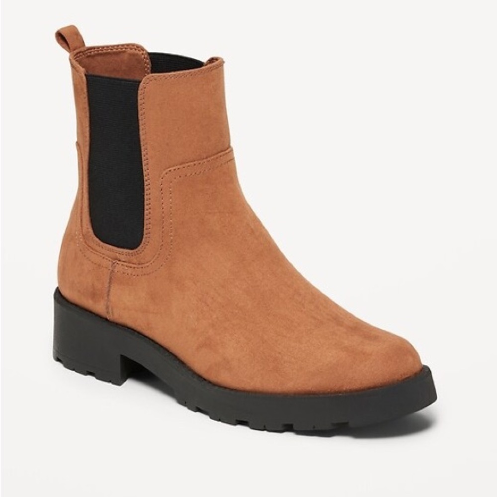 Old Navy faux suede Chelsea boots Fall brown chestnut black lug sole size 8